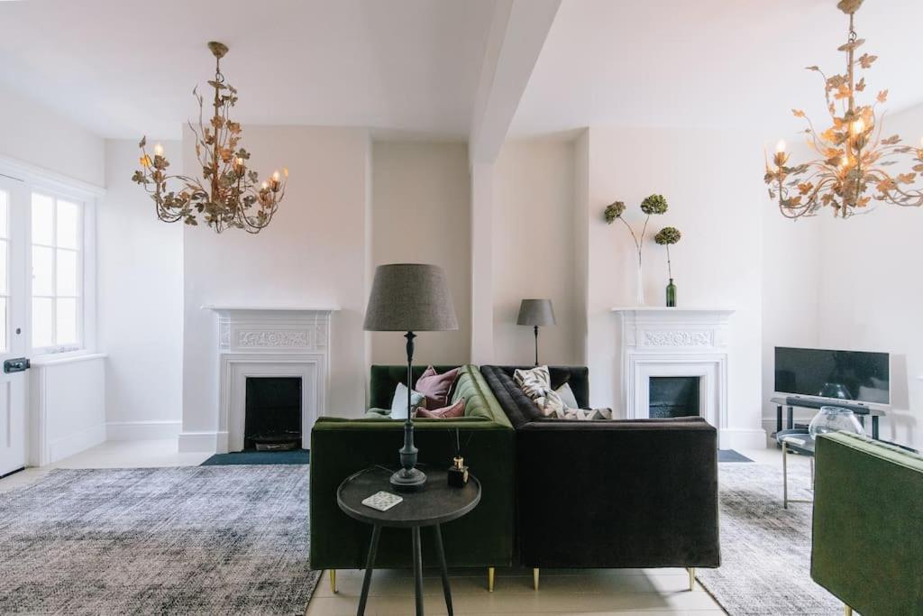 Beautiful House, Cirencester Centre, Parking Екстер'єр фото