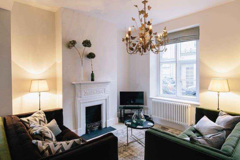Beautiful House, Cirencester Centre, Parking Екстер'єр фото