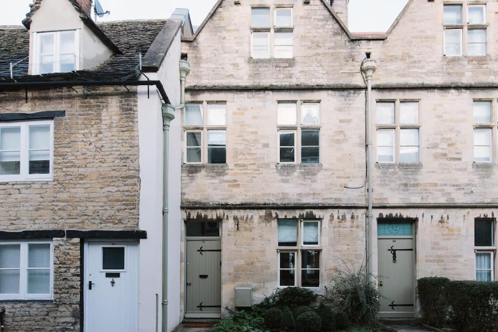 Beautiful House, Cirencester Centre, Parking Екстер'єр фото
