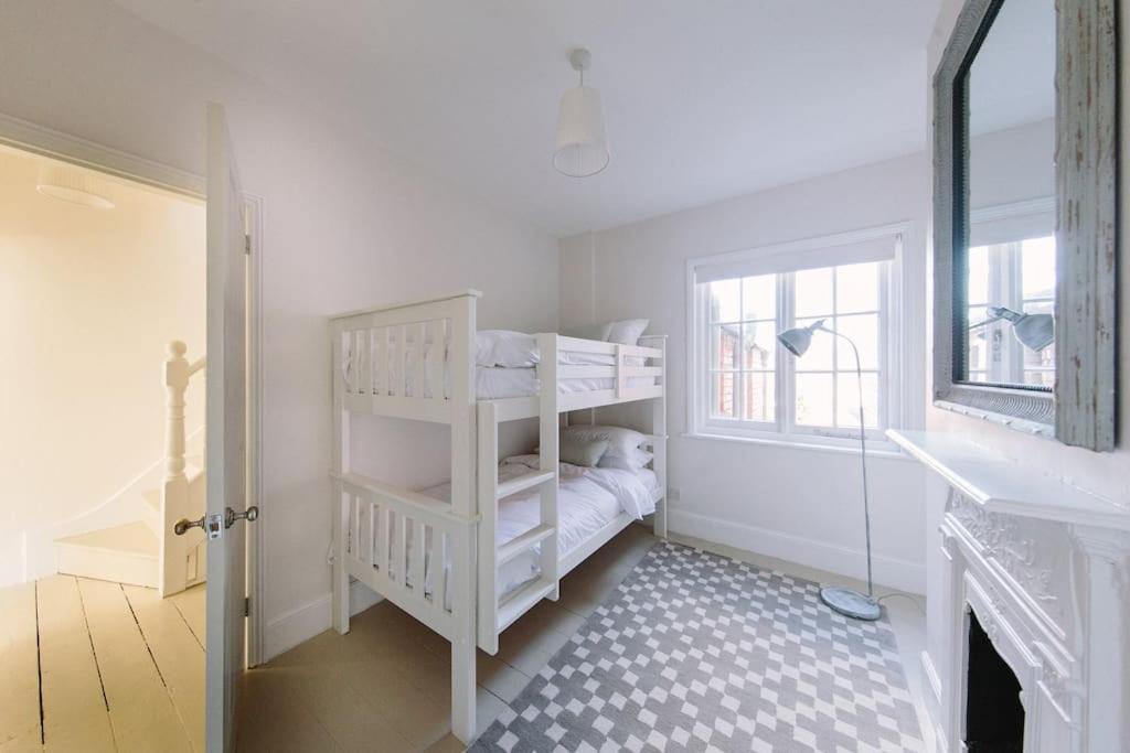 Beautiful House, Cirencester Centre, Parking Екстер'єр фото
